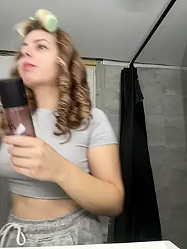 Snapshot of Livewithlucy chatting on 03-06-25, 10:09 Livewithlucy online show from 03-06-25, 10:09