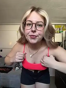 Snapshot of Livewithlucy chatting on 03-06-25, 01:14 Livewithlucy online show from 03-06-25, 01:14