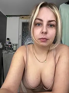 Snapshot of Livewithlucy chatting on 03-11-25, 05:35 Livewithlucy online show from 03-11-25, 05:35