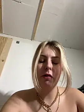 Snapshot of Livewithlucy chatting on 03-12-25, 03:07 Livewithlucy online show from 03-12-25, 03:07