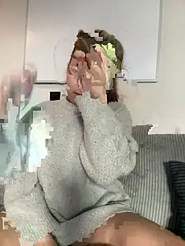 Snapshot of Livewithlucy chatting on 03-13-25, 12:56 Livewithlucy online show from 03-13-25, 12:56