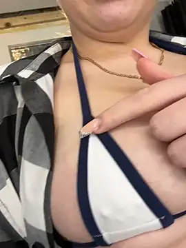 Snapshot of Livewithlucy chatting on 03-16-25, 04:01 Livewithlucy online show from 03-16-25, 04:01