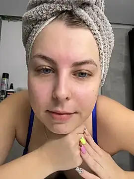 Snapshot of Livewithlucy chatting on 03-17-25, 09:01 Livewithlucy online show from 03-17-25, 09:01