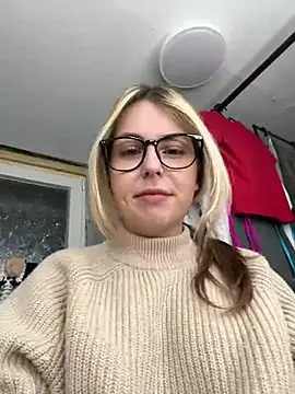 Snapshot of Livewithlucy chatting on 03-22-25, 04:37 Livewithlucy online show from 03-22-25, 04:37