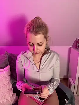 Livewithlucy online show from 01-18-26, 05:39