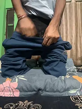 Snapshot of ALWAYSHORNYDADDY chatting on 12-03-25, 07:34 ALWAYSHORNYDADDY online show from 12-03-25, 07:34