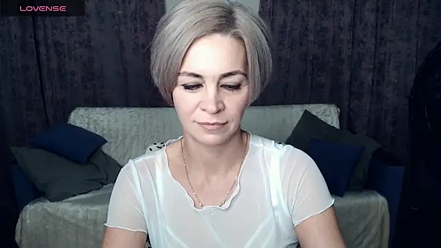 Snapshot of Blonde_lola444 chatting on 12-17-24, 07:37 Blonde lola444 online show from 12-17-24, 07:37