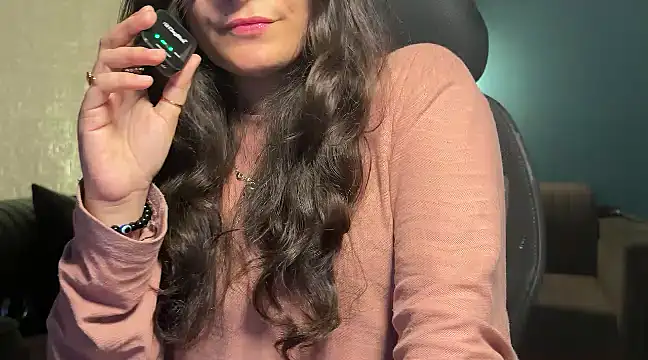 Snapshot of demieliss chatting on 12-15-24, 07:10 demieliss online show from 12-15-24, 07:10