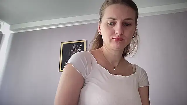 Snapshot of Viola_sweet chatting on 09-13-25, 07:19 Viola sweet online show from 09-13-25, 07:19