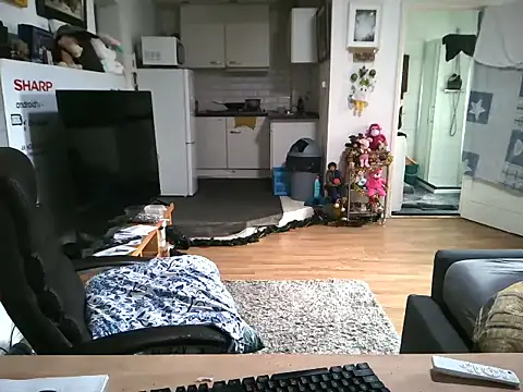 Snapshot of mihaimichael chatting on 12-21-25, 11:50 mihaimichael online show from 12-21-25, 11:50