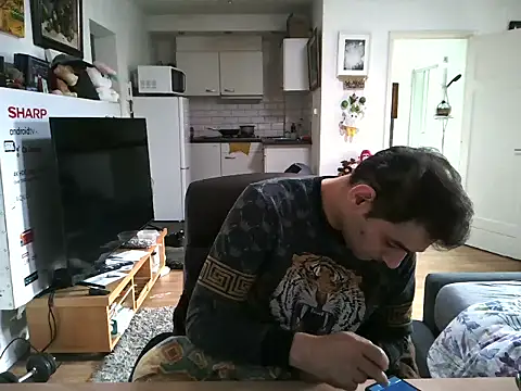 Snapshot of mihaimichael chatting on 12-22-25, 12:02 mihaimichael online show from 12-22-25, 12:02