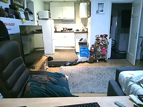 Snapshot of mihaimichael chatting on 01-07-26, 07:38 mihaimichael online show from 01-07-26, 07:38