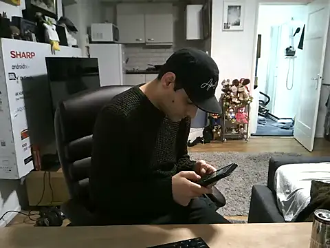 Snapshot of mihaimichael chatting on 01-08-26, 10:39 mihaimichael online show from 01-08-26, 10:39