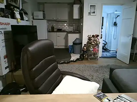 Snapshot of mihaimichael chatting on 01-10-26, 12:07 mihaimichael online show from 01-10-26, 12:07