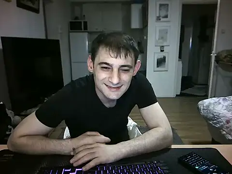 Snapshot of mihaimichael chatting on 04-11-26, 11:31 mihaimichael online show from 04-11-26, 11:31