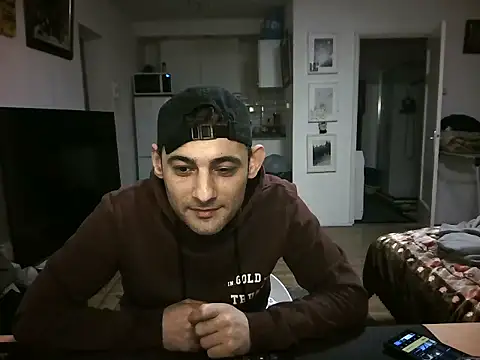 Snapshot of mihaimichael chatting on 04-15-26, 01:01 mihaimichael online show from 04-15-26, 01:01