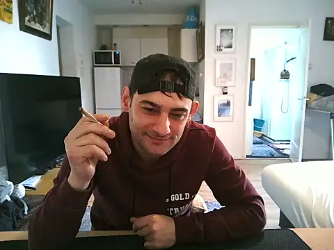 Snapshot of mihaimichael chatting on 04-15-26, 01:07 mihaimichael online show from 04-15-26, 01:07