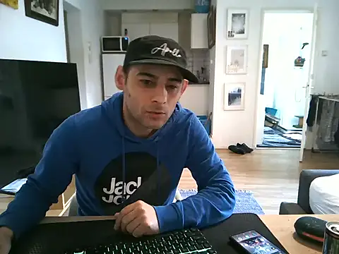 Snapshot of mihaimichael chatting on 04-20-26, 01:14 mihaimichael online show from 04-20-26, 01:14
