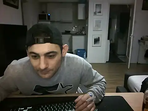 Snapshot of mihaimichael chatting on 04-30-26, 08:57 mihaimichael online show from 04-30-26, 08:57
