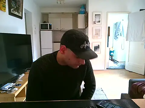 Snapshot of mihaimichael chatting on 05-04-26, 08:32 mihaimichael online show from 05-04-26, 08:32