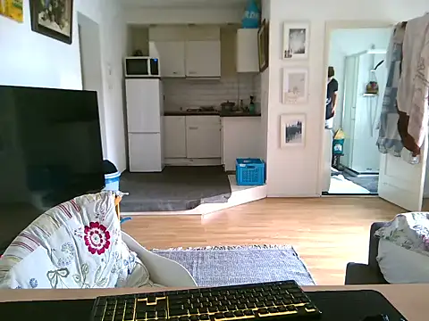 Snapshot of mihaimichael chatting on 05-08-26, 02:55 mihaimichael online show from 05-08-26, 02:55
