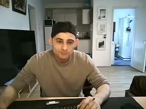 Snapshot of mihaimichael chatting on 05-10-26, 06:13 mihaimichael online show from 05-10-26, 06:13