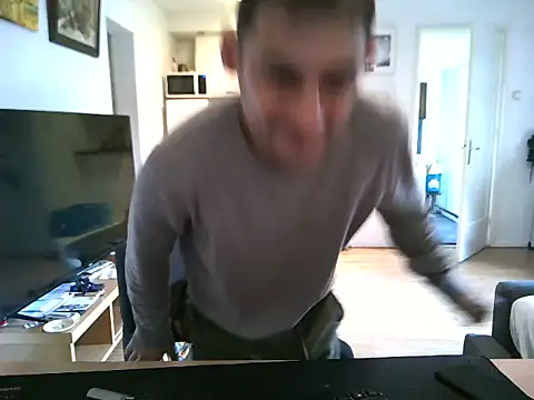 Snapshot of mihaimichael chatting on 05-11-26, 02:45 mihaimichael online show from 05-11-26, 02:45