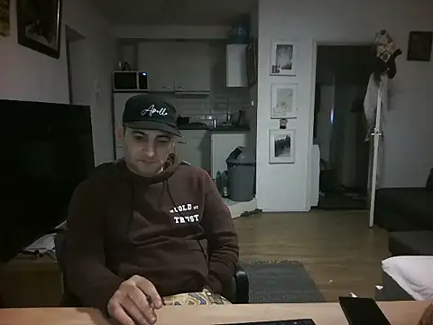 Snapshot of mihaimichael chatting on 05-19-26, 01:56 mihaimichael online show from 05-19-26, 01:56