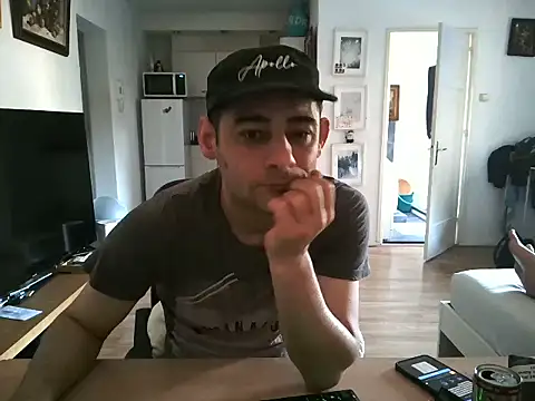 Snapshot of mihaimichael chatting on 05-25-26, 11:27 mihaimichael online show from 05-25-26, 11:27