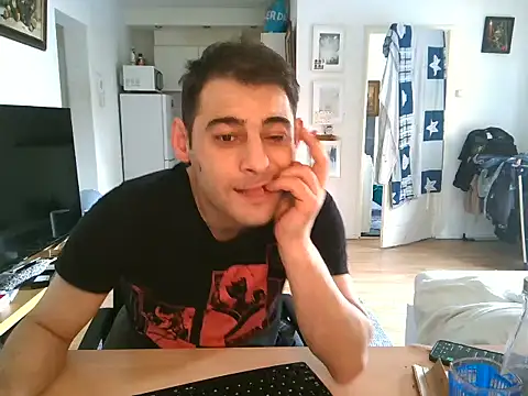 Snapshot of mihaimichael chatting on 05-29-26, 12:47 mihaimichael online show from 05-29-26, 12:47
