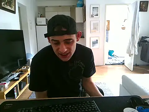 Snapshot of mihaimichael chatting on 05-31-26, 01:51 mihaimichael online show from 05-31-26, 01:51