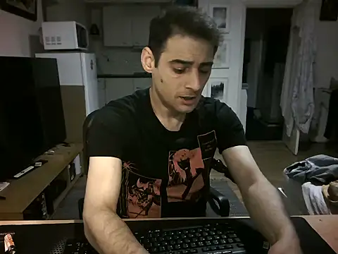 Snapshot of mihaimichael chatting on 06-05-26, 11:32 mihaimichael online show from 06-05-26, 11:32