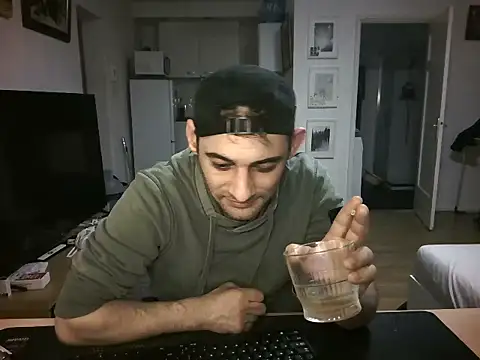 Snapshot of mihaimichael chatting on 06-11-26, 02:53 mihaimichael online show from 06-11-26, 02:53
