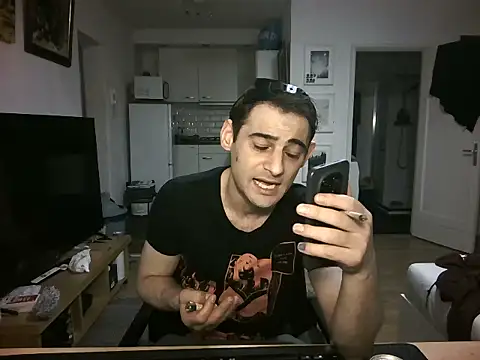 Snapshot of mihaimichael chatting on 06-12-26, 11:46 mihaimichael online show from 06-12-26, 11:46