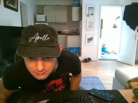 Snapshot of mihaimichael chatting on 06-13-26, 11:52 mihaimichael online show from 06-13-26, 11:52
