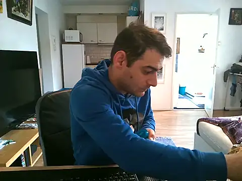 Snapshot of mihaimichael chatting on 06-16-26, 01:14 mihaimichael online show from 06-16-26, 01:14
