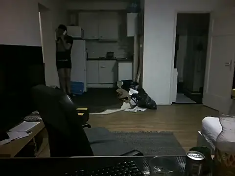 Snapshot of mihaimichael chatting on 06-19-26, 01:10 mihaimichael online show from 06-19-26, 01:10
