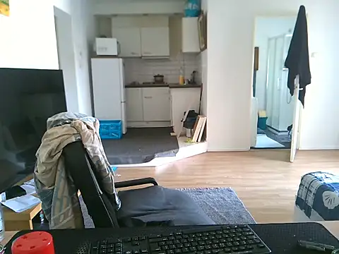 Snapshot of mihaimichael chatting on 06-20-26, 01:47 mihaimichael online show from 06-20-26, 01:47