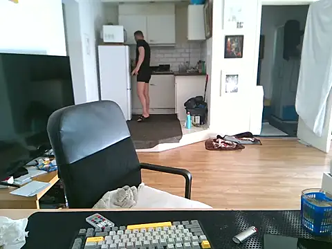 Snapshot of mihaimichael chatting on 06-25-26, 08:41 mihaimichael online show from 06-25-26, 08:41