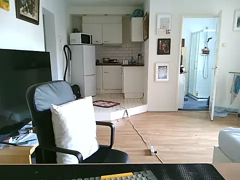 Snapshot of mihaimichael chatting on 07-06-26, 12:13 mihaimichael online show from 07-06-26, 12:13
