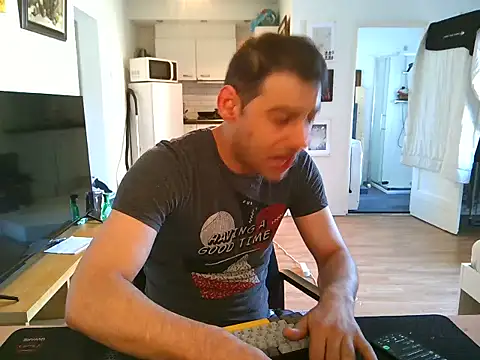 Snapshot of mihaimichael chatting on 07-14-26, 04:56 mihaimichael online show from 07-14-26, 04:56
