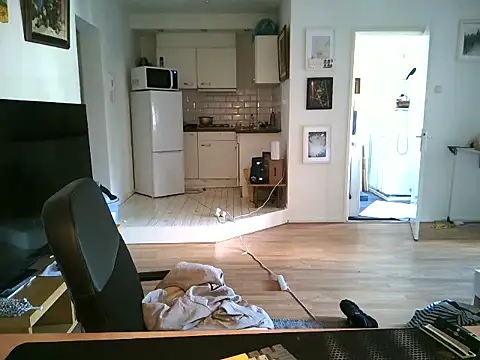 Snapshot of mihaimichael chatting on 07-21-26, 01:57 mihaimichael online show from 07-21-26, 01:57