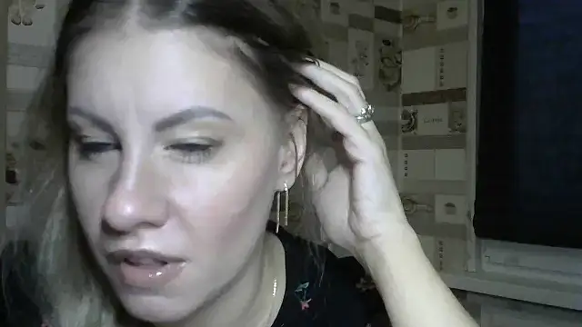 Snapshot of TherestlessKitty chatting on 09-25-25, 06:06 TherestlessKitty online show from 09-25-25, 06:06