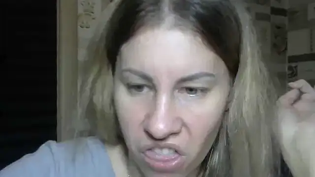 Snapshot of TherestlessKitty chatting on 10-01-25, 10:27 TherestlessKitty online show from 10-01-25, 10:27