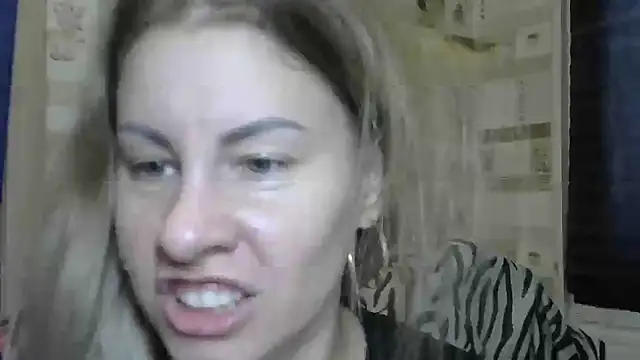 Snapshot of TherestlessKitty chatting on 10-02-25, 10:33 TherestlessKitty online show from 10-02-25, 10:33
