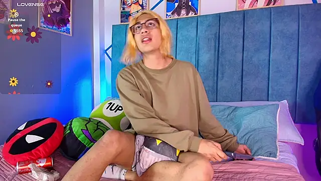 Snapshot of Samuel_Matthew chatting on 10-28-25, 05:22 Samuel Matthew online show from 10-28-25, 05:22