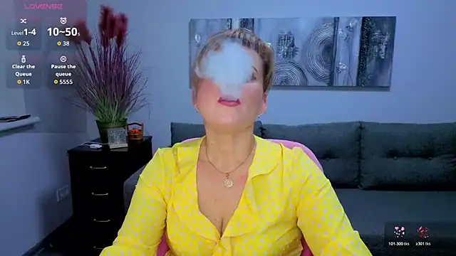 Julia Wilsone online show from 11-26-25, 06:47