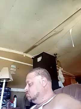 Snapshot of tjmacksjr chatting on 03-19-25, 06:23 tjmacksjr online show from 03-19-25, 06:23