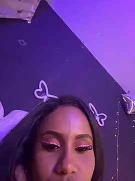 Snapshot of AlisonHoot69 chatting on 11-24-25, 05:07 AlisonHoot69 online show from 11-24-25, 05:07