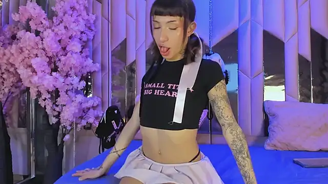 MadisonWood01 online show from 11-08-25, 02:39